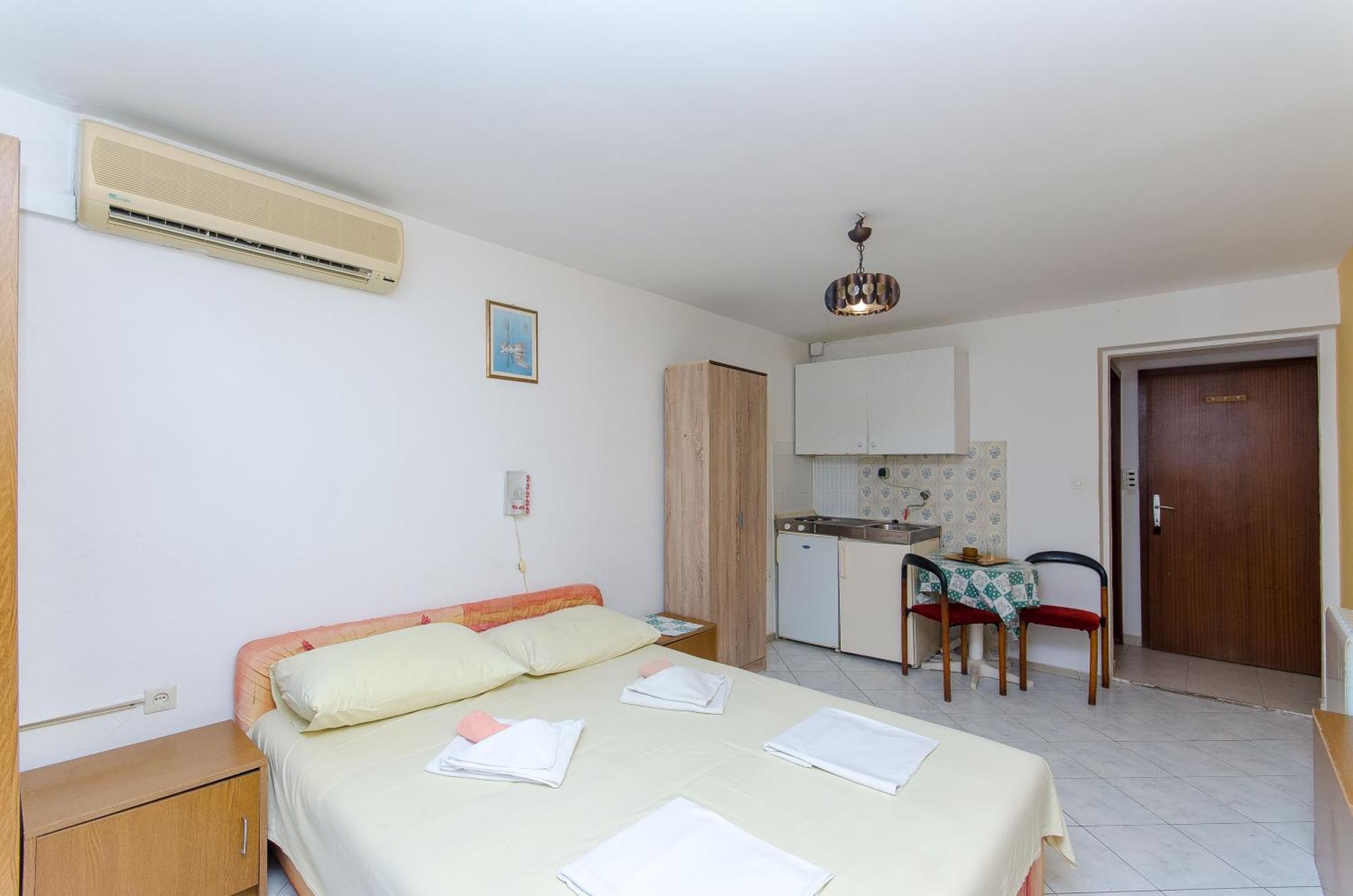 Studio Apartments Klara And Rio ストモルスカ エクステリア 写真